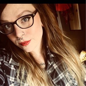 Meet your Posher, Caroline