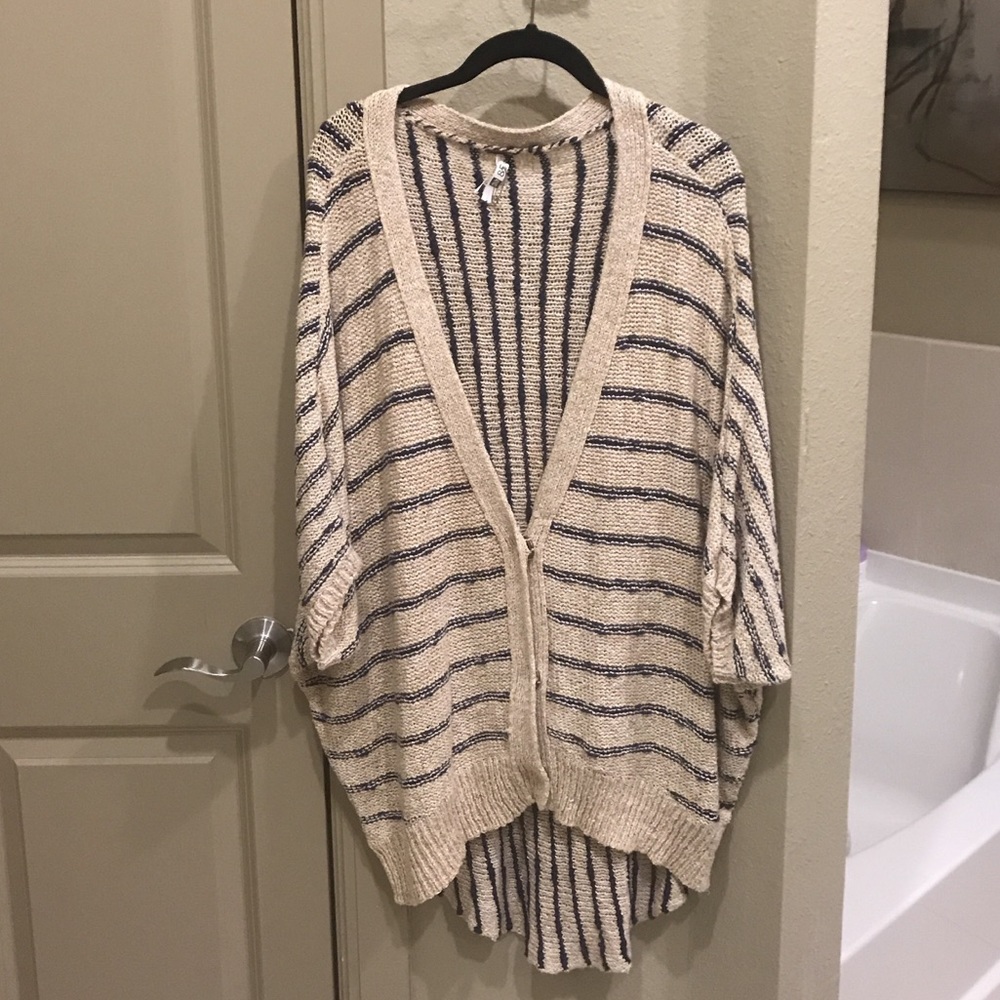 Free People beige and navy oversized sweater, EUC