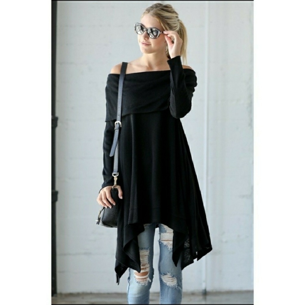 LAST ONE****Off the shoulder tunic sweater