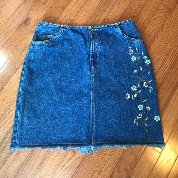 Liz Claiborne Dresses & Skirts - Super Cute Liz Claiborne Jean Skirt