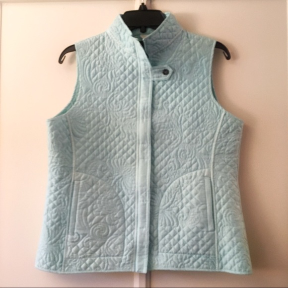 Stay cozy beautifully! ❄️ Pale green silk vest - Picture 3 of 6