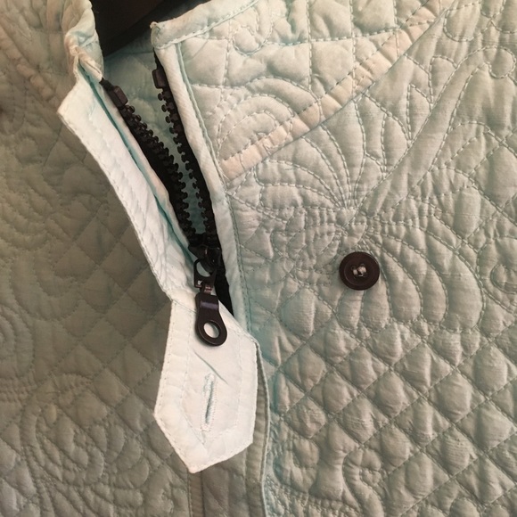 Stay cozy beautifully! ❄️ Pale green silk vest - Picture 4 of 6