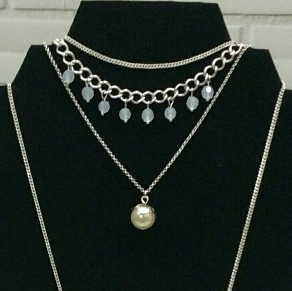 Four tiered silver necklace - Picture 2 of 3