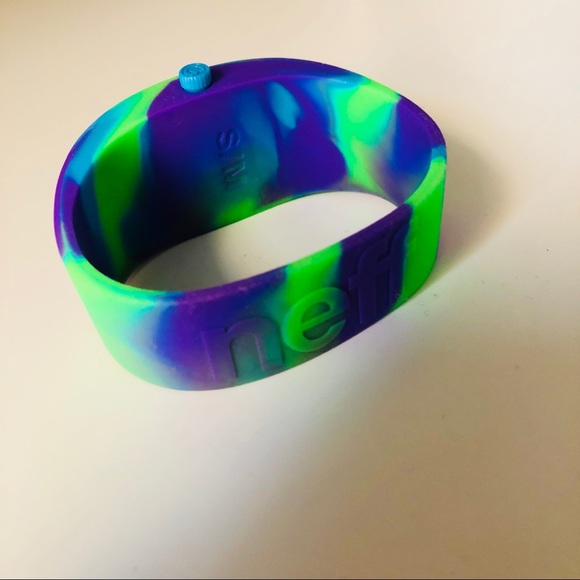 NEFF Watch - Picture 3 of 3