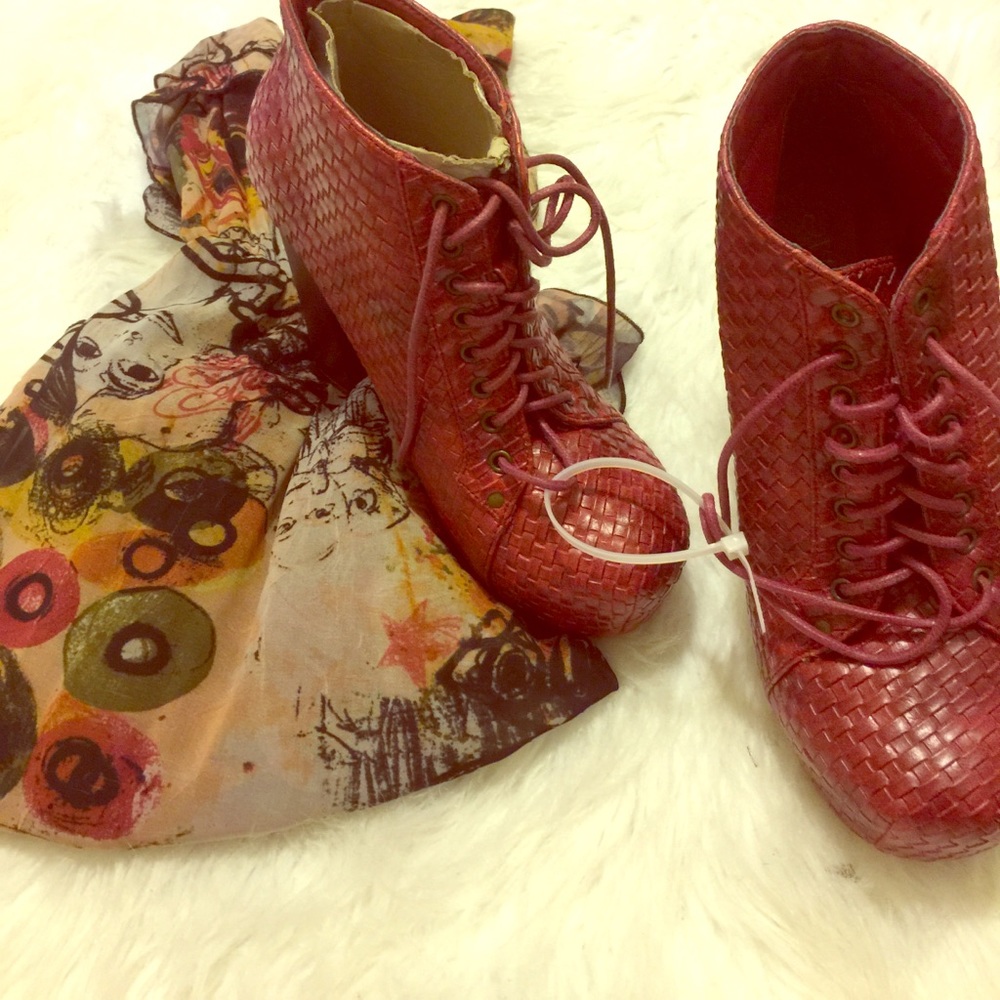 💃🏾💃🏾💃🏾Women's tie up Platform shoes 👠 NEW