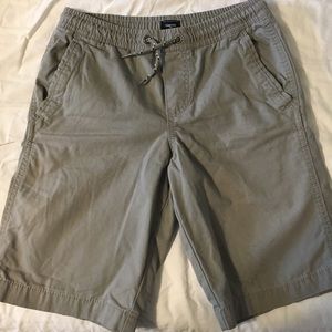 Gap kids grey shorts size Large.