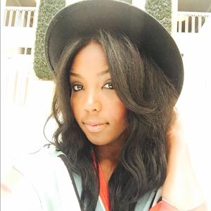 Meet your Posher, Naomee