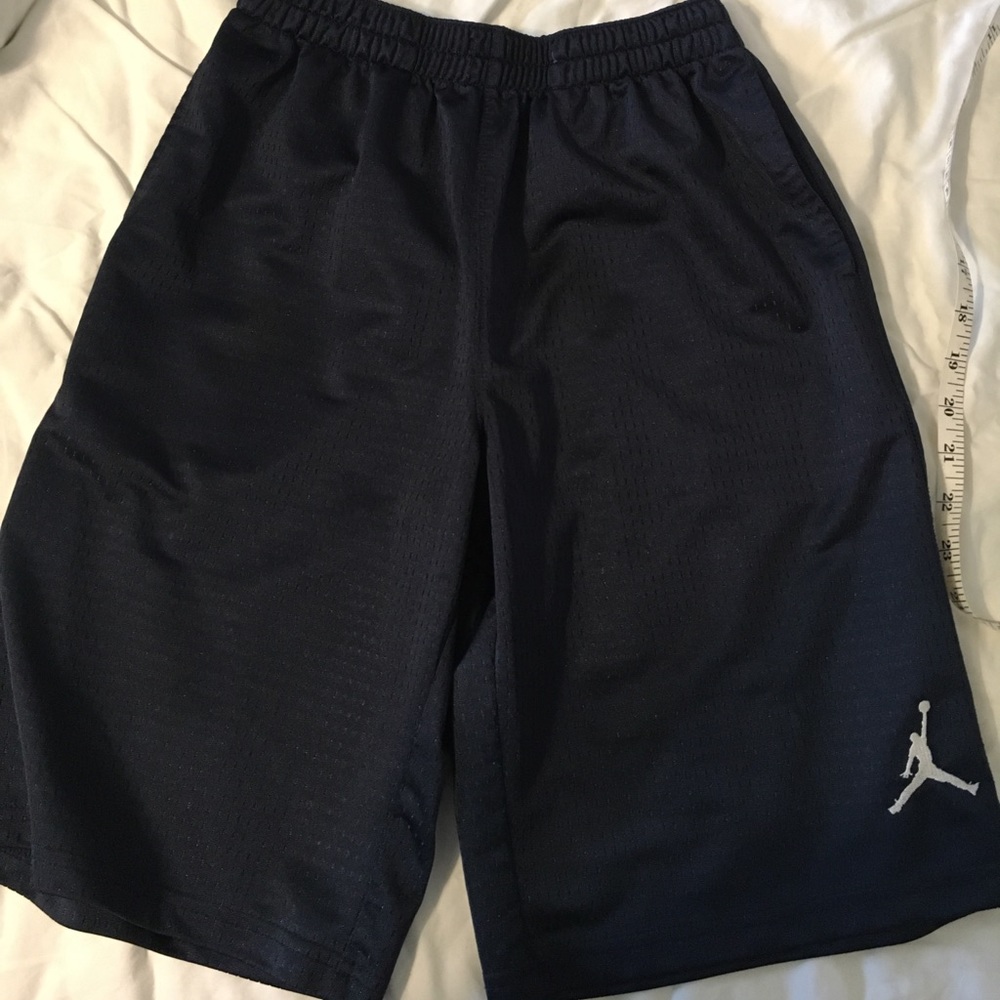 Jordan size Medium navy blue basketball shorts