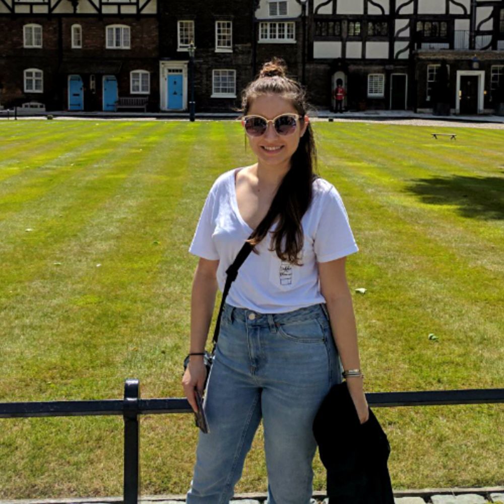 Meet your Posher, Paola