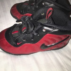 Toddler size 7c  Nike foams !!!!!