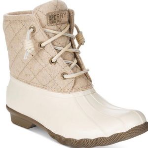 DUCK BOOTS