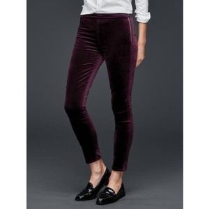 Woman’s Gap Velvet Side Zip Pull