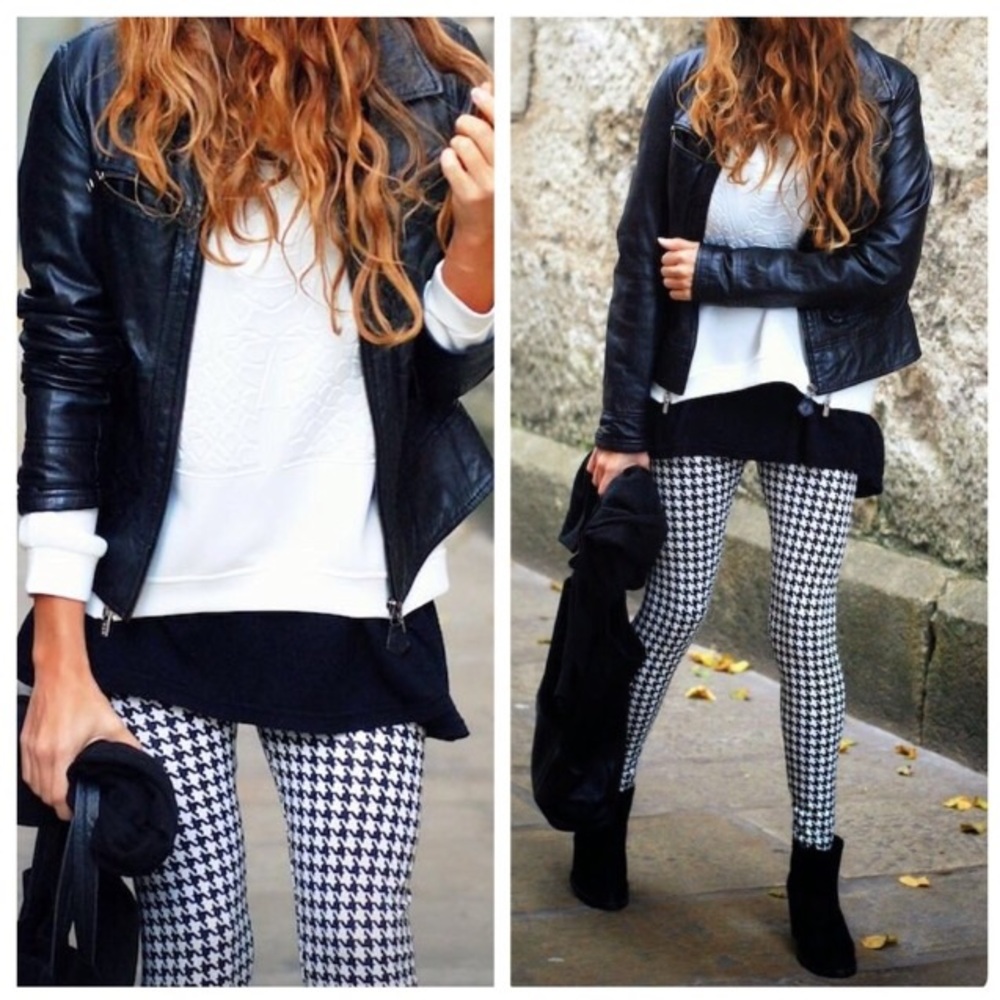 Last 1 Black/White Herringbone Print Soft Leggings