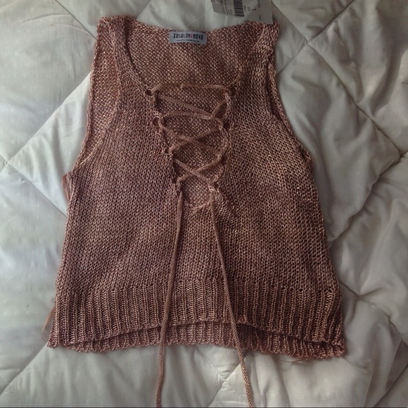 Crop top - Picture 2 of 4