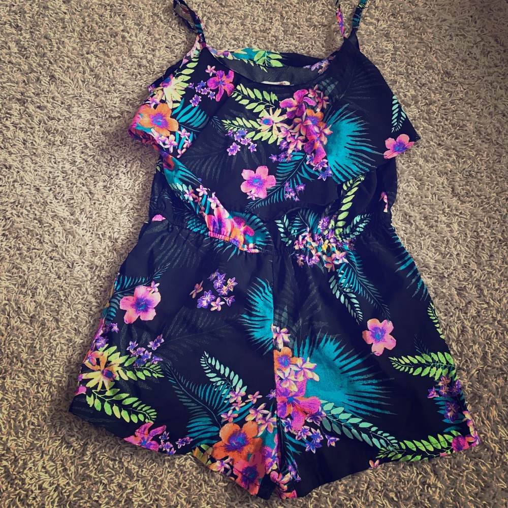 Hawaiian print Arizona Romper. Size Medium.