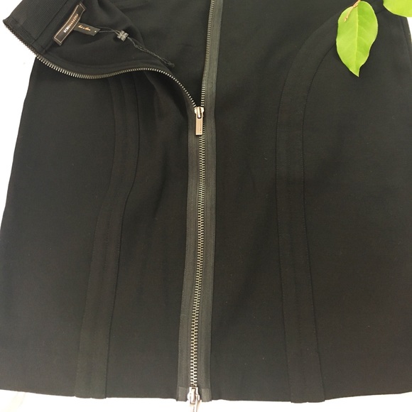 BCBG Back Zip Pencil Skirt - Tags attached - Picture 4 of 5