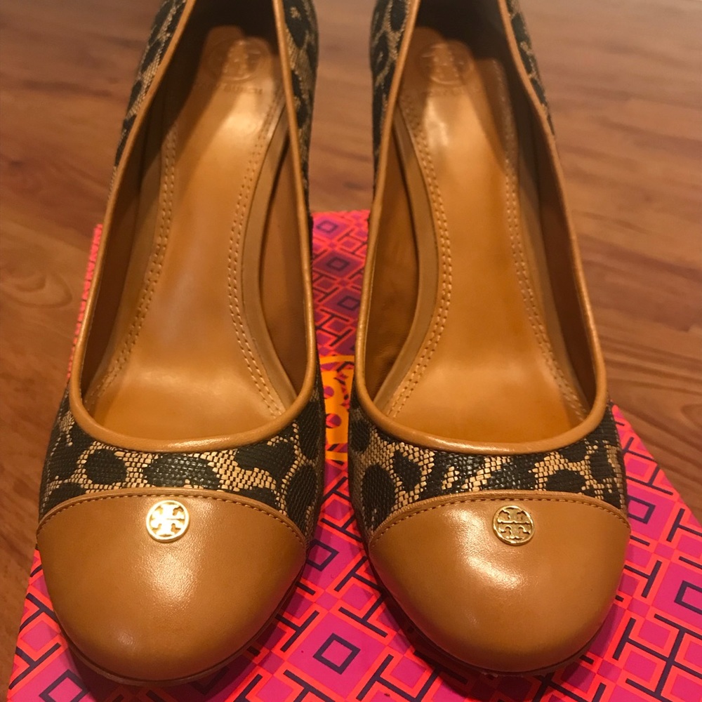 Tory Burch Leopard Pump