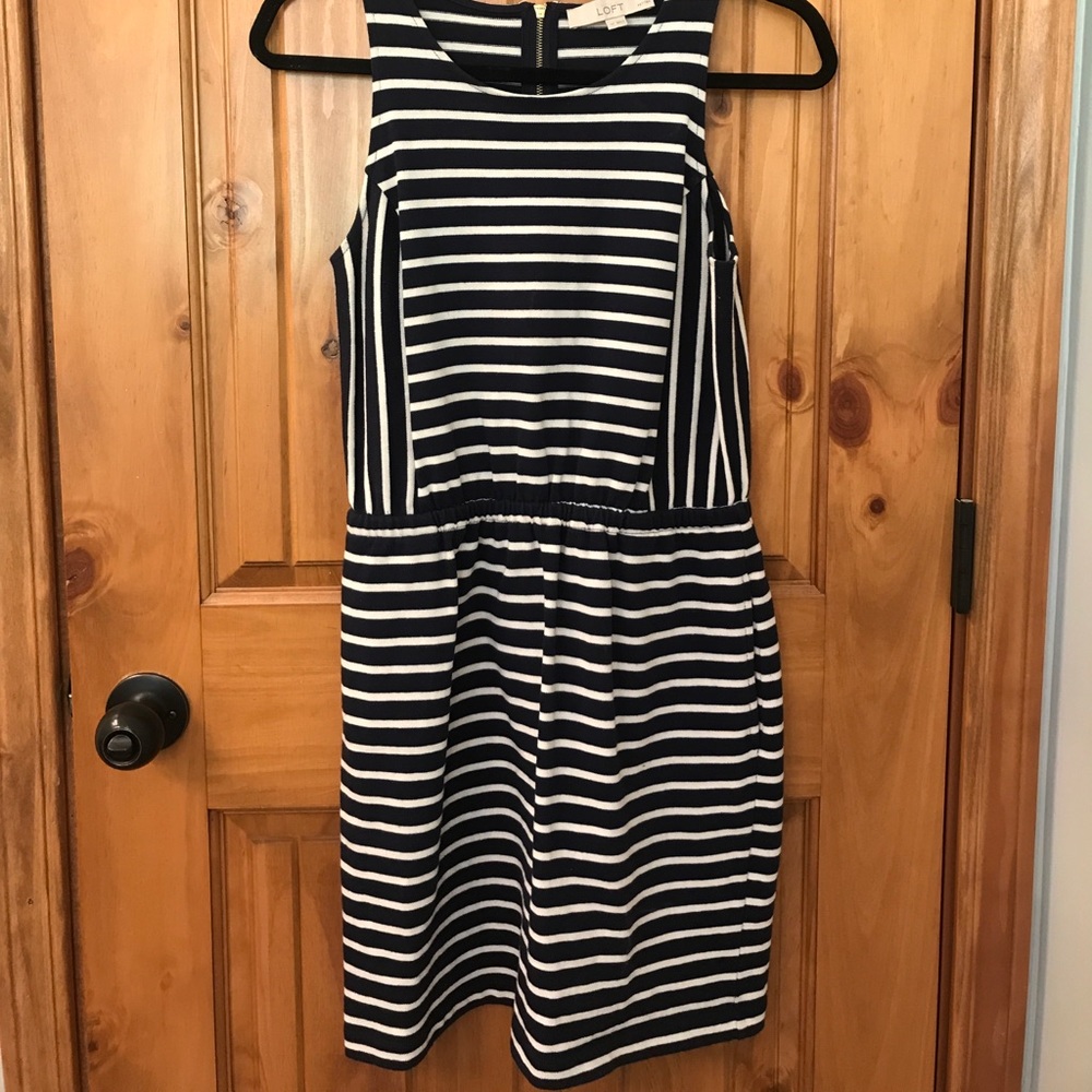 Loft Petite Dress with pockets!!