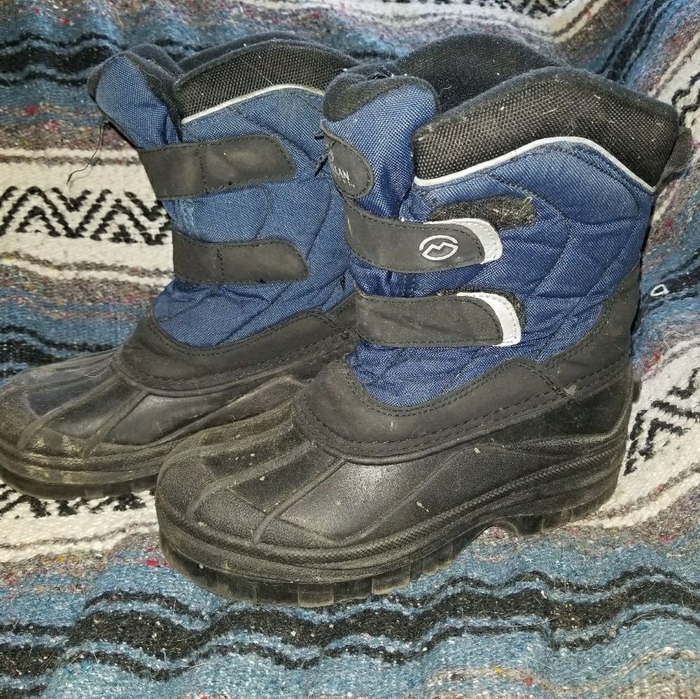 Boys size 4 thinsulate  boots