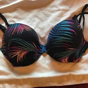 Victoria’s Secret Pink wear anywhere Pushup