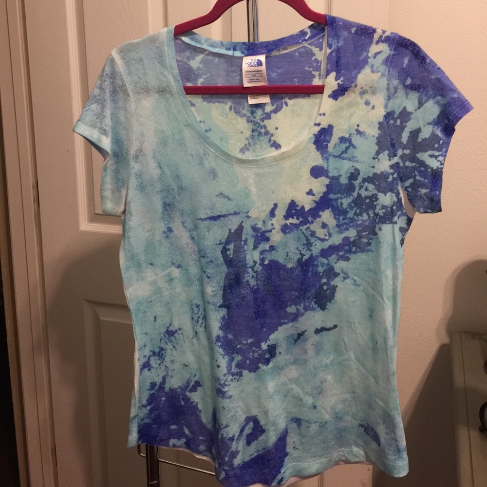 Northface women’s large athletic tee