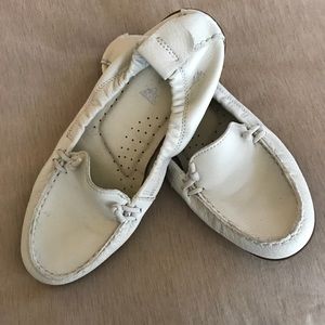 Hush Puppies walking shoe
