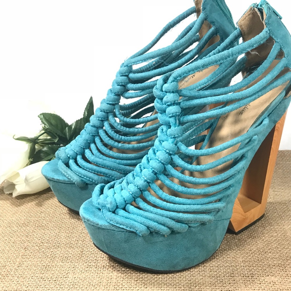 Womens 8 Turquoise Heels Mark & Maddux