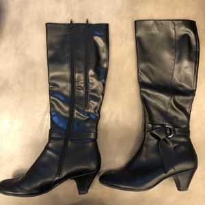 Aerosoles: Infamous Black boots, size 8.5