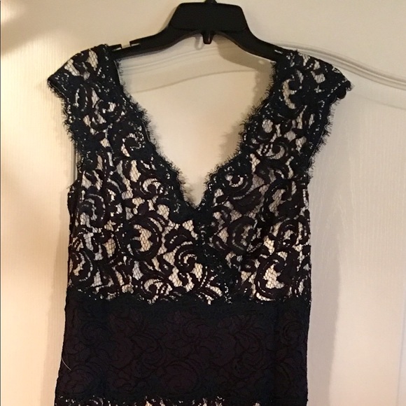 Tadashi Shoji Gown - sleeveless V-Neck Navy/Ivory, - Picture 3 of 7