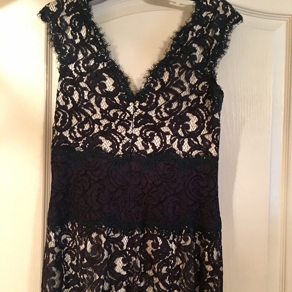Tadashi Shoji Gown - sleeveless V-Neck Navy/Ivory, - Picture 5 of 7