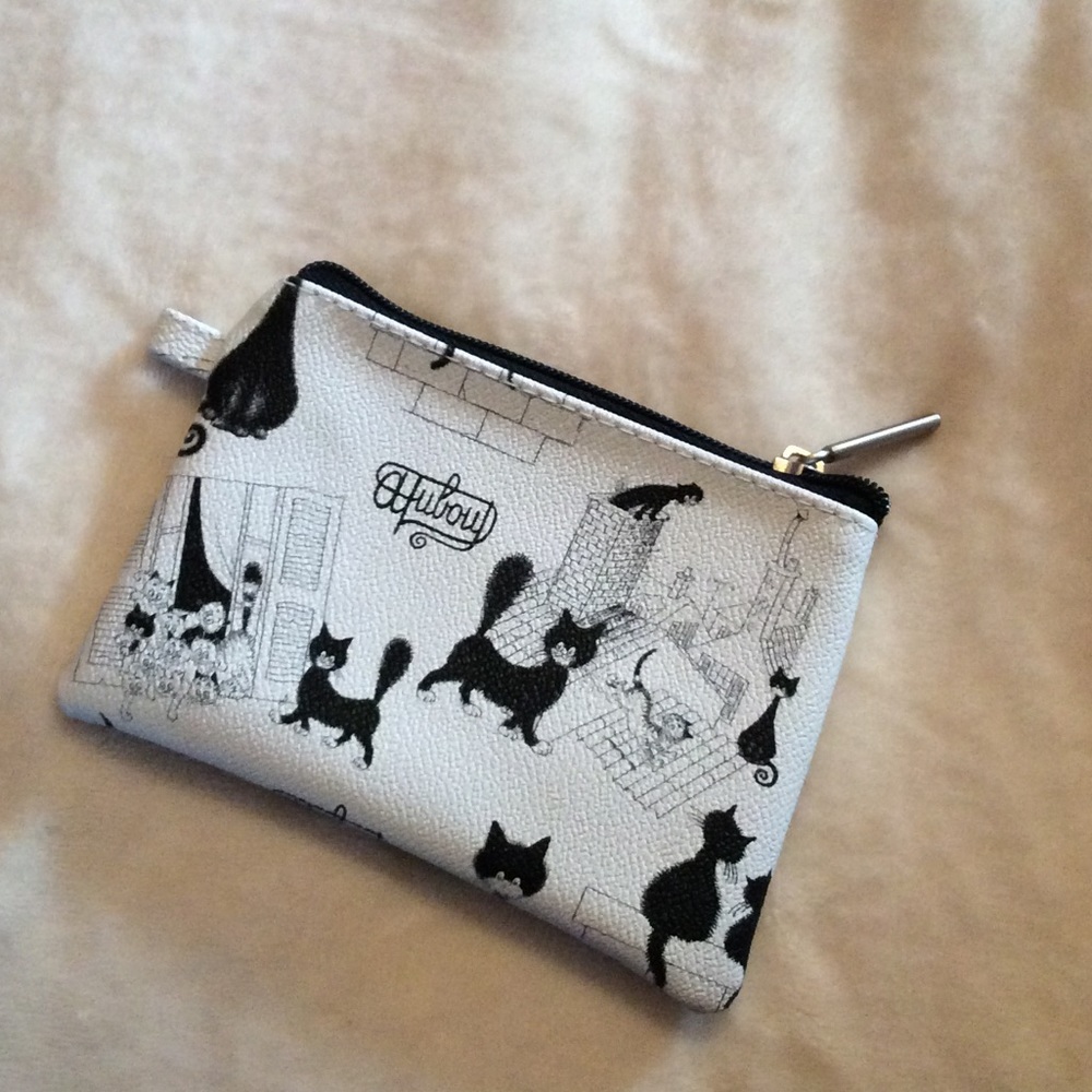 White and Black Change Purse