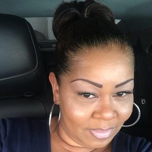 Meet your Posher, Adrienne