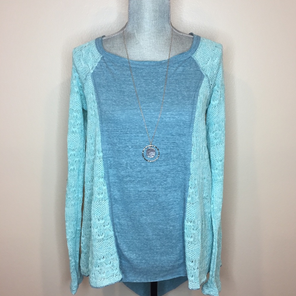 NWOT💙💚Gorgeous asymmetrical long sleeve Top💙💚