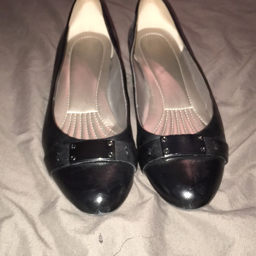 Ladies size 9 Easy Spirit dress shoes.
