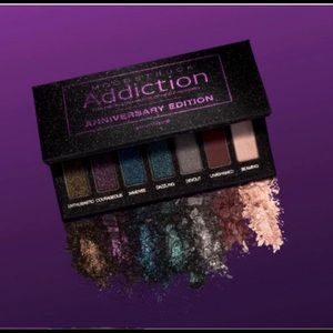 Eyeshadow palette sparkling glitter
