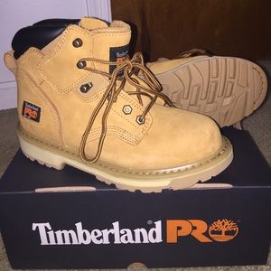 Timberland PRO MEN 7 medium never wore them!!