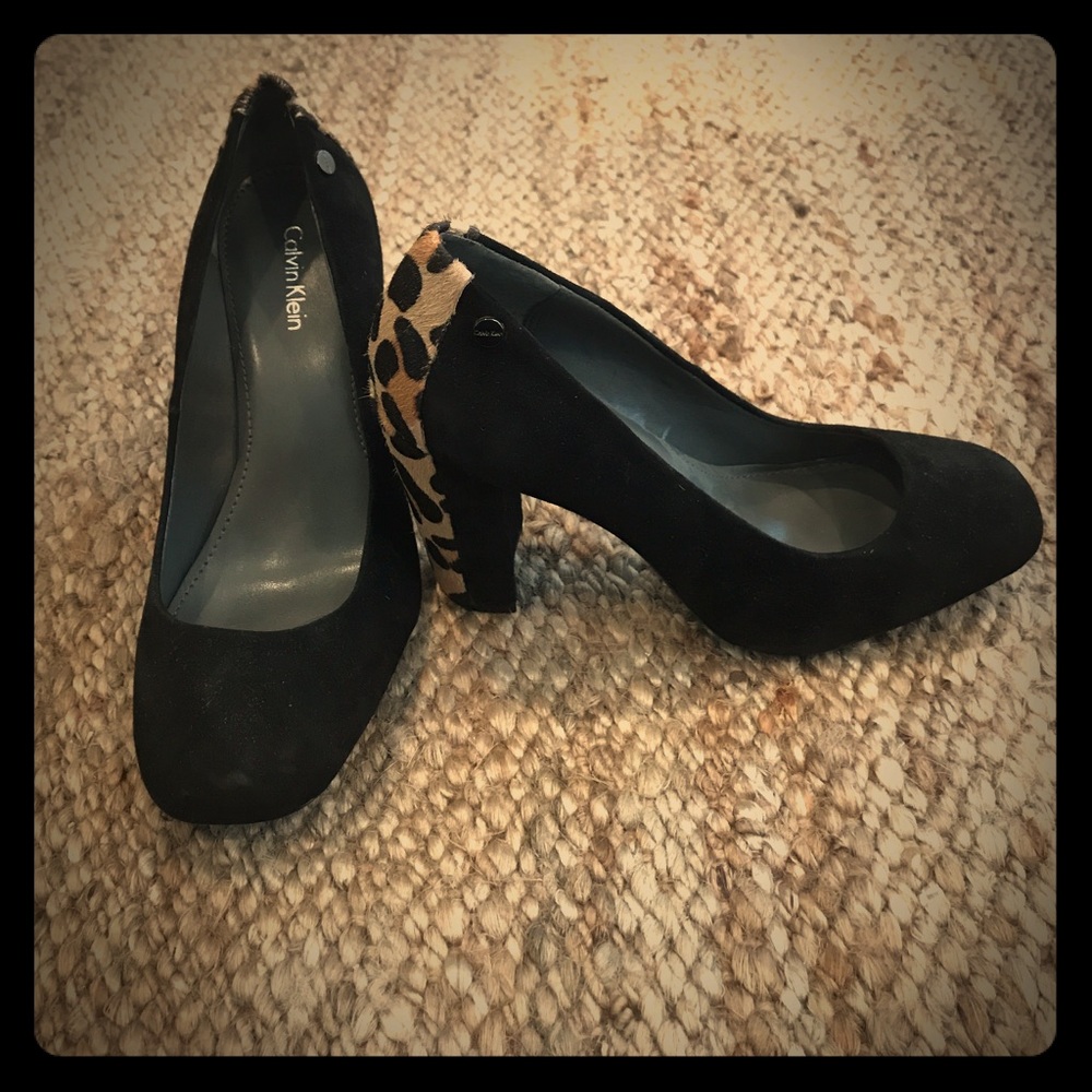 CALVIN KLEIN Chunky heel suede pumps