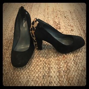 CALVIN KLEIN Chunky heel suede pumps