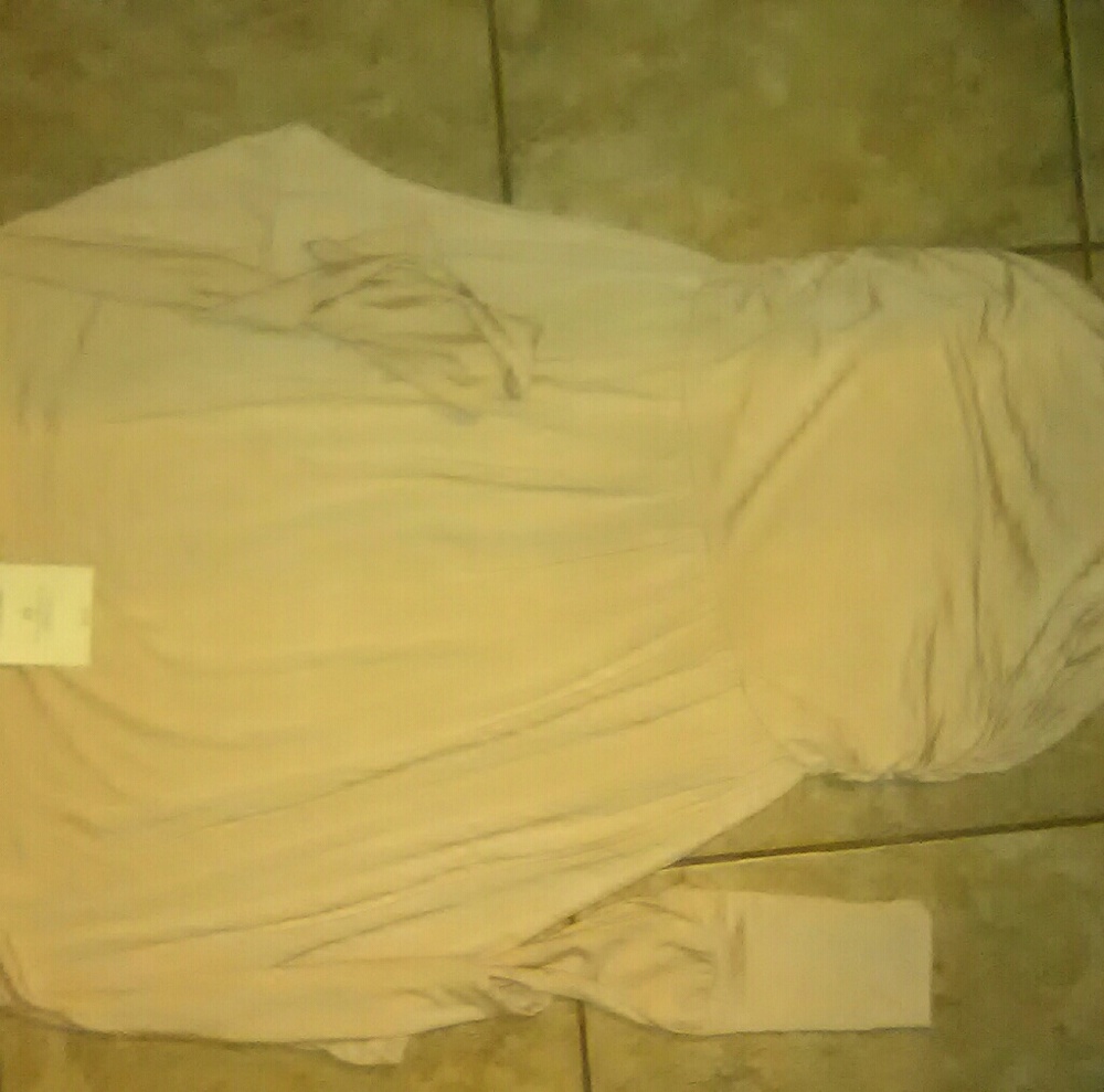 Beautiful top - Picture 2 of 2