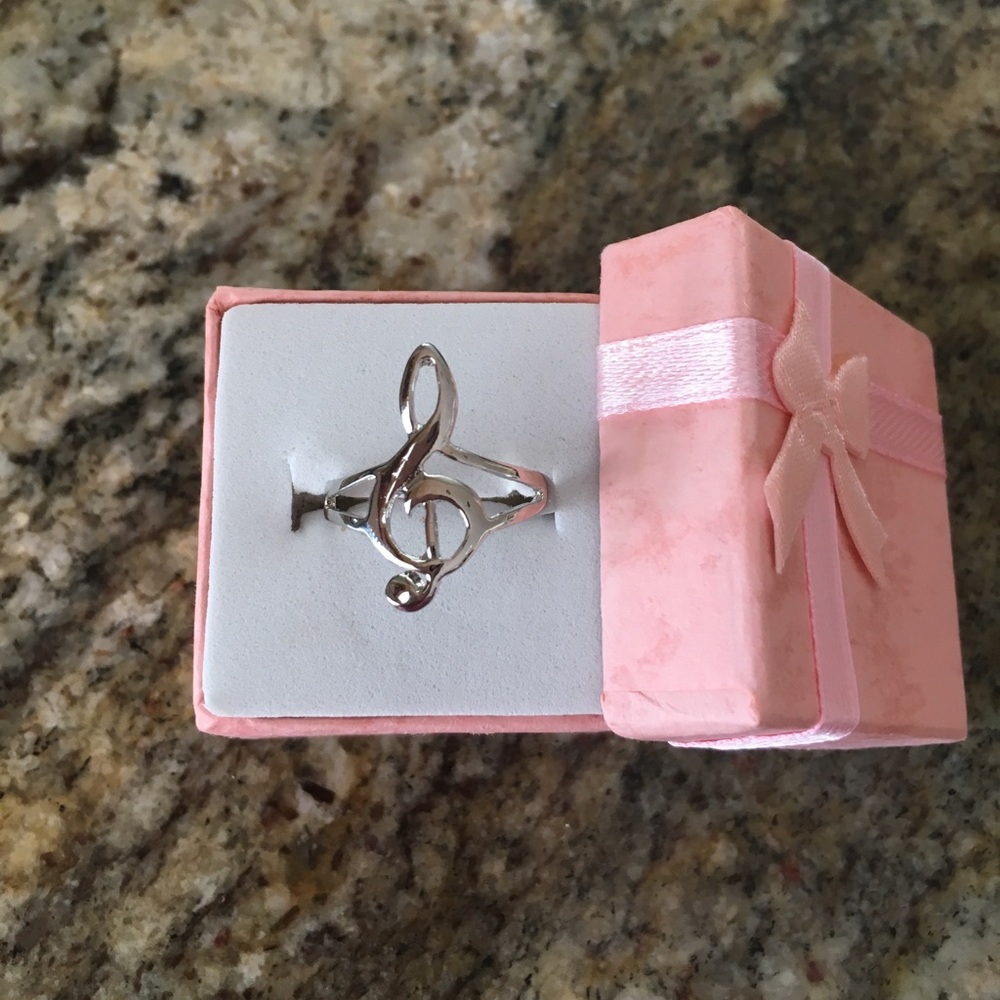 SILVER TREBLE CLEF RING