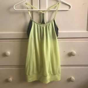 Sports top built in sportsbra