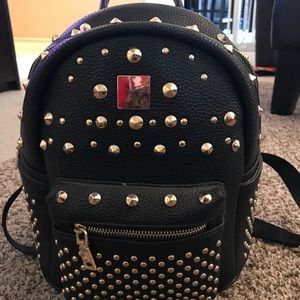 ❤️Black studded backpack
