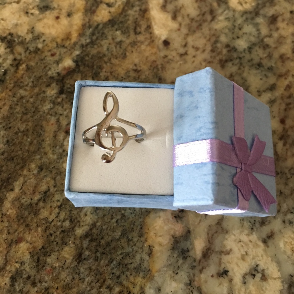 SILVER TREBLE CLEF RING - Picture 2 of 5