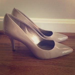BCBG PARIS Nude Pumps