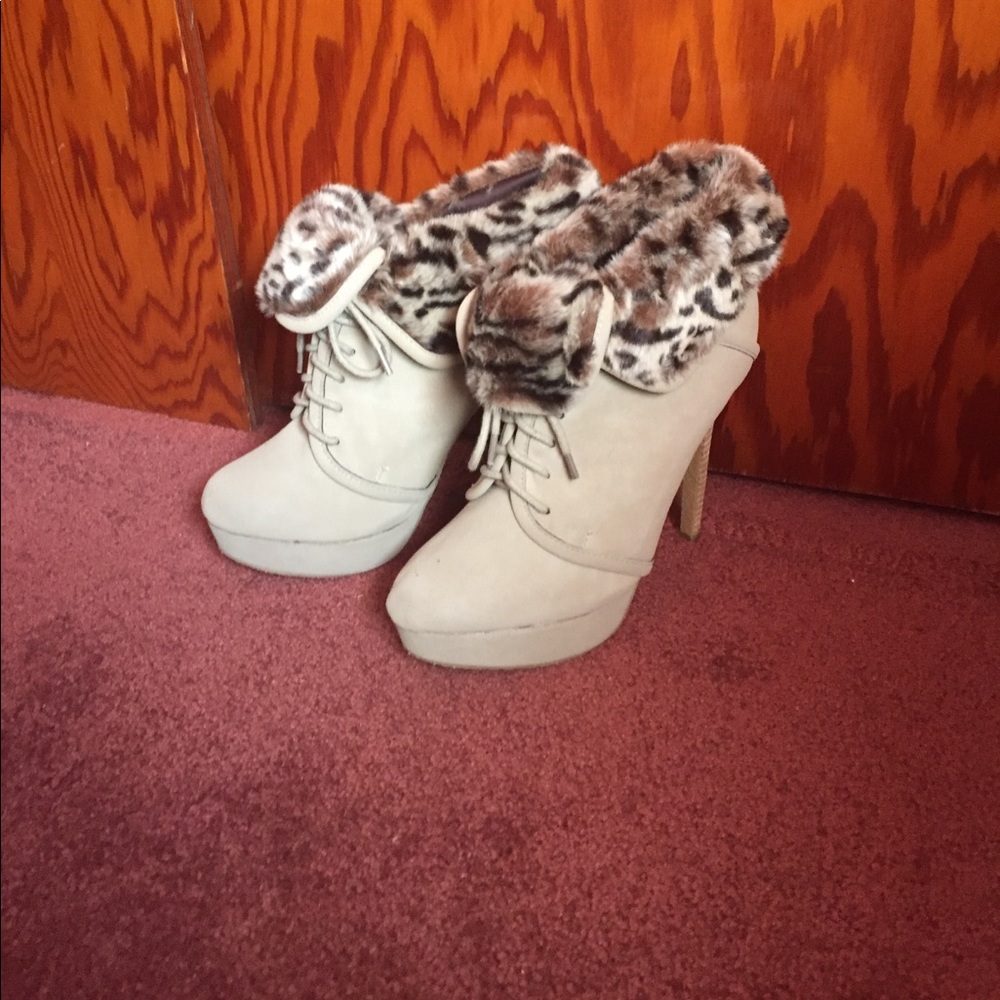 Tan fur booties