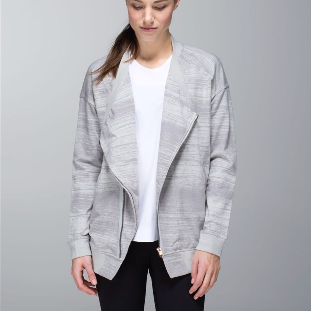 🌷NWT Lululemon Mika Bundle Wrap🌷