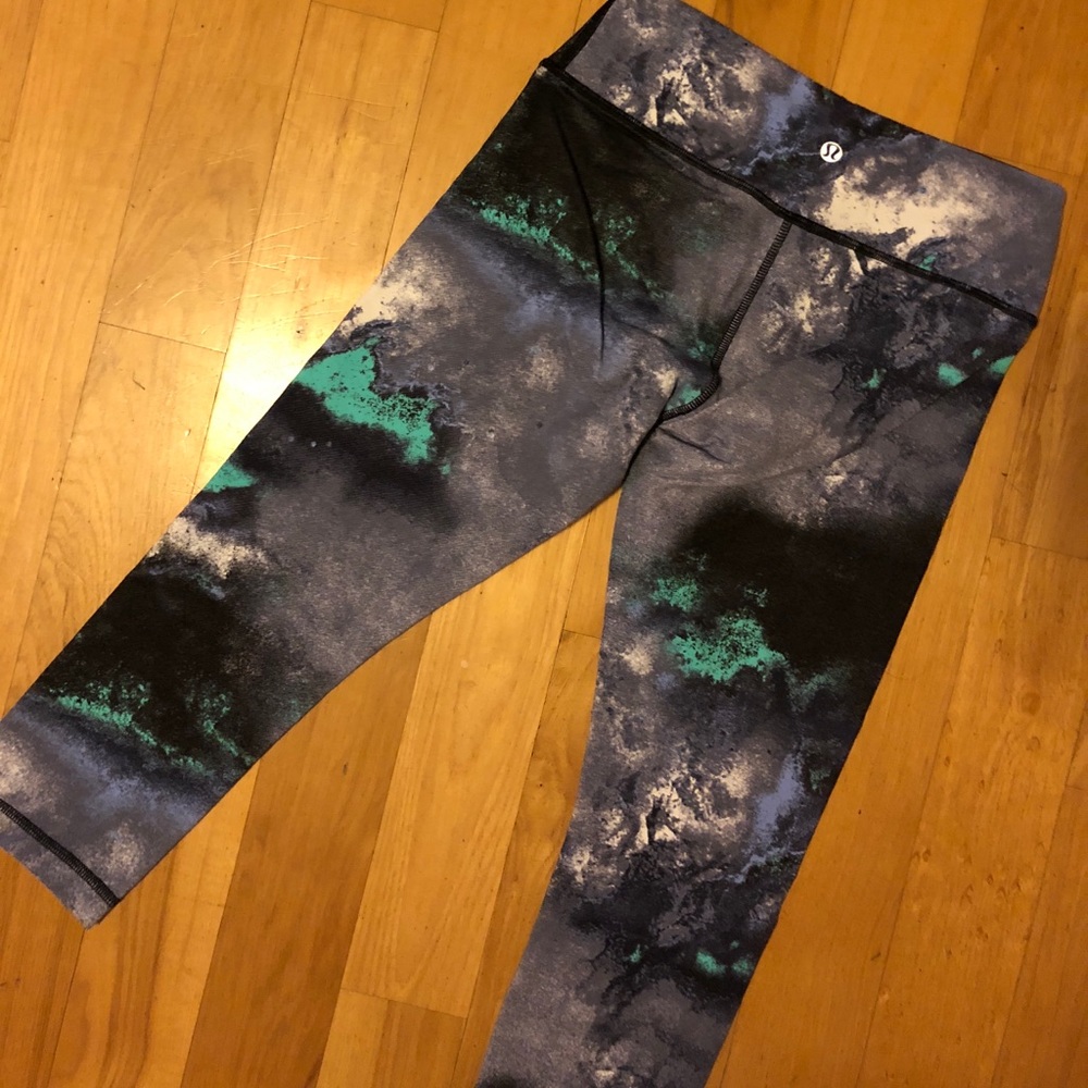 Limited edition lulu lemon crops