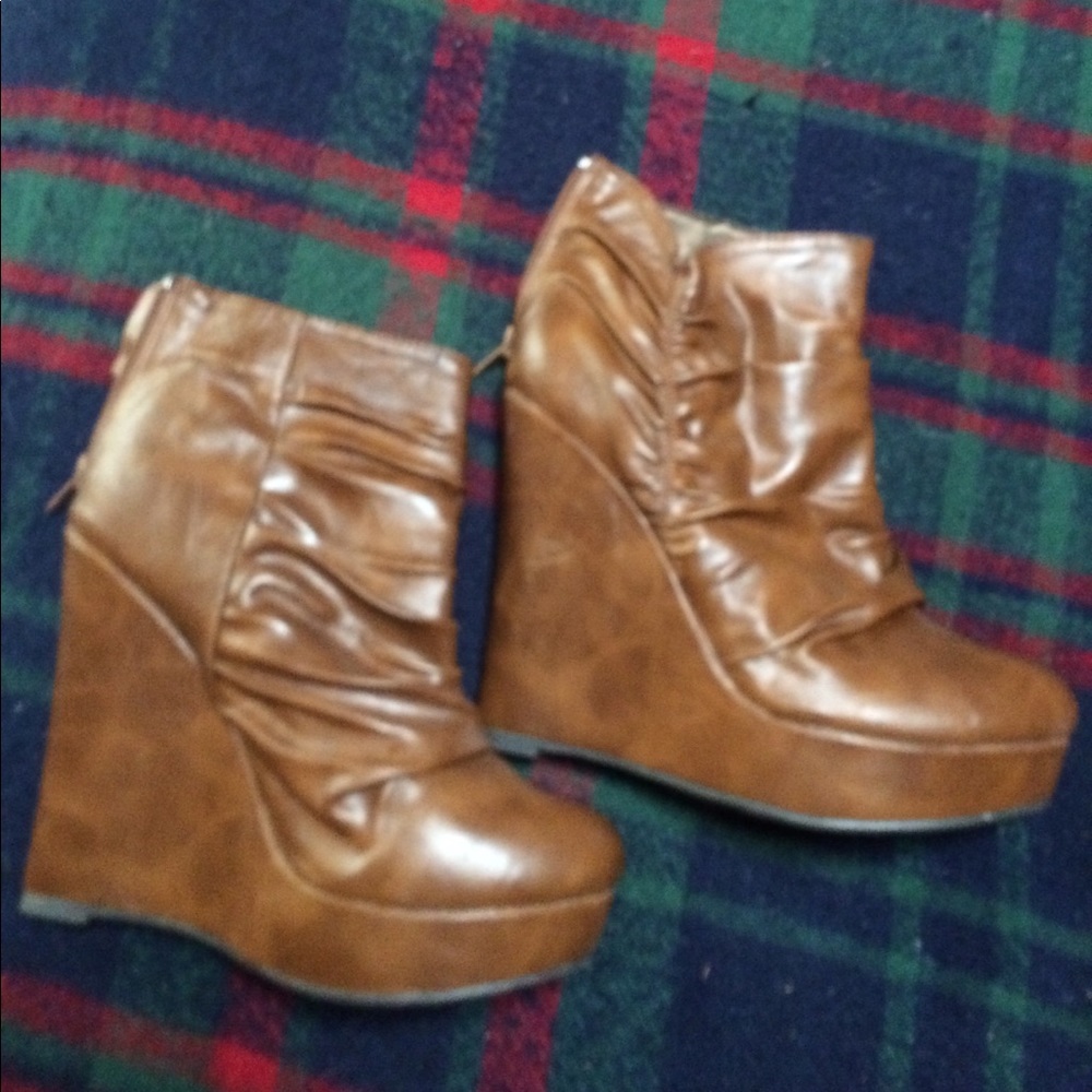 🌻CUTE WEDGE BOOTS🌻