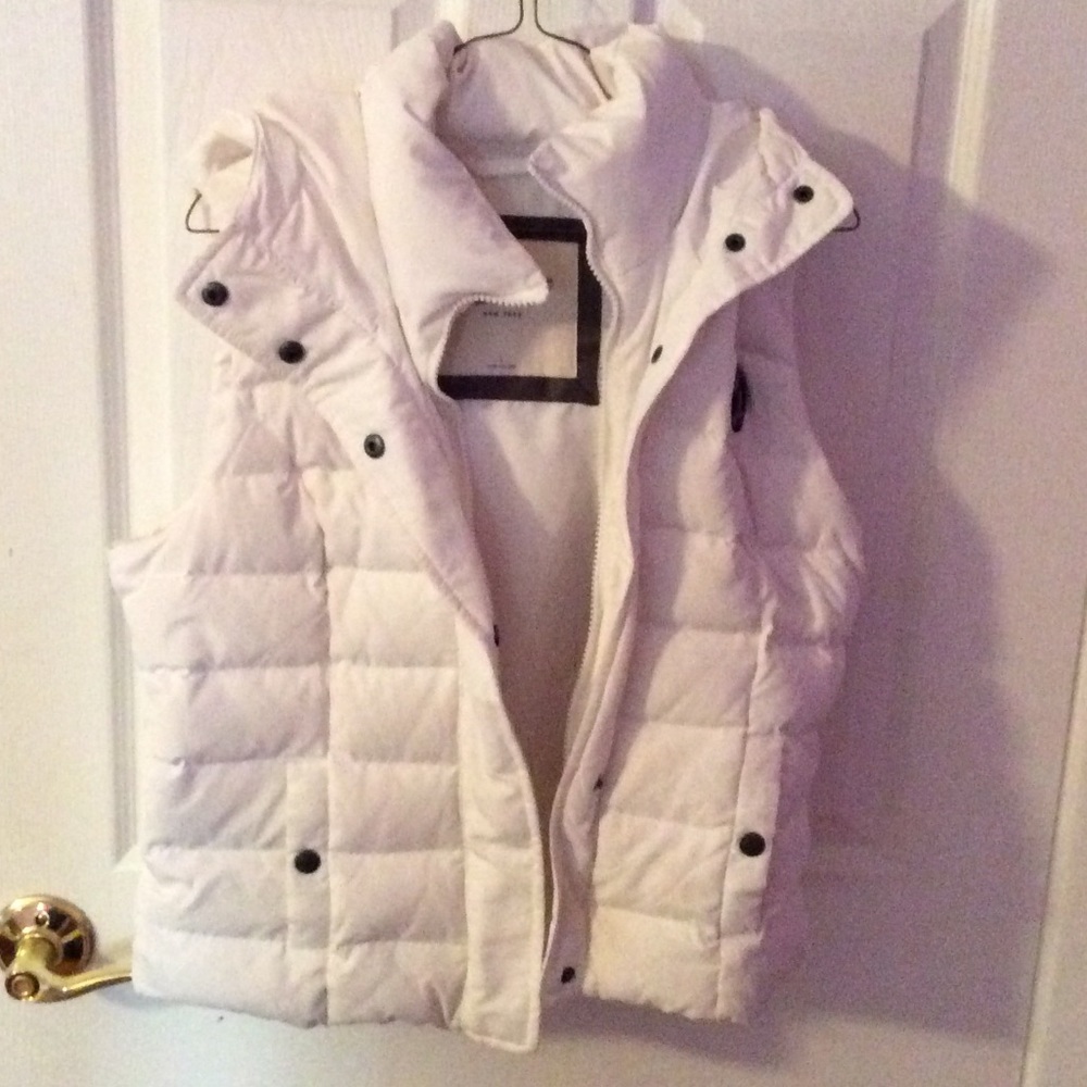 A&F White Vest
