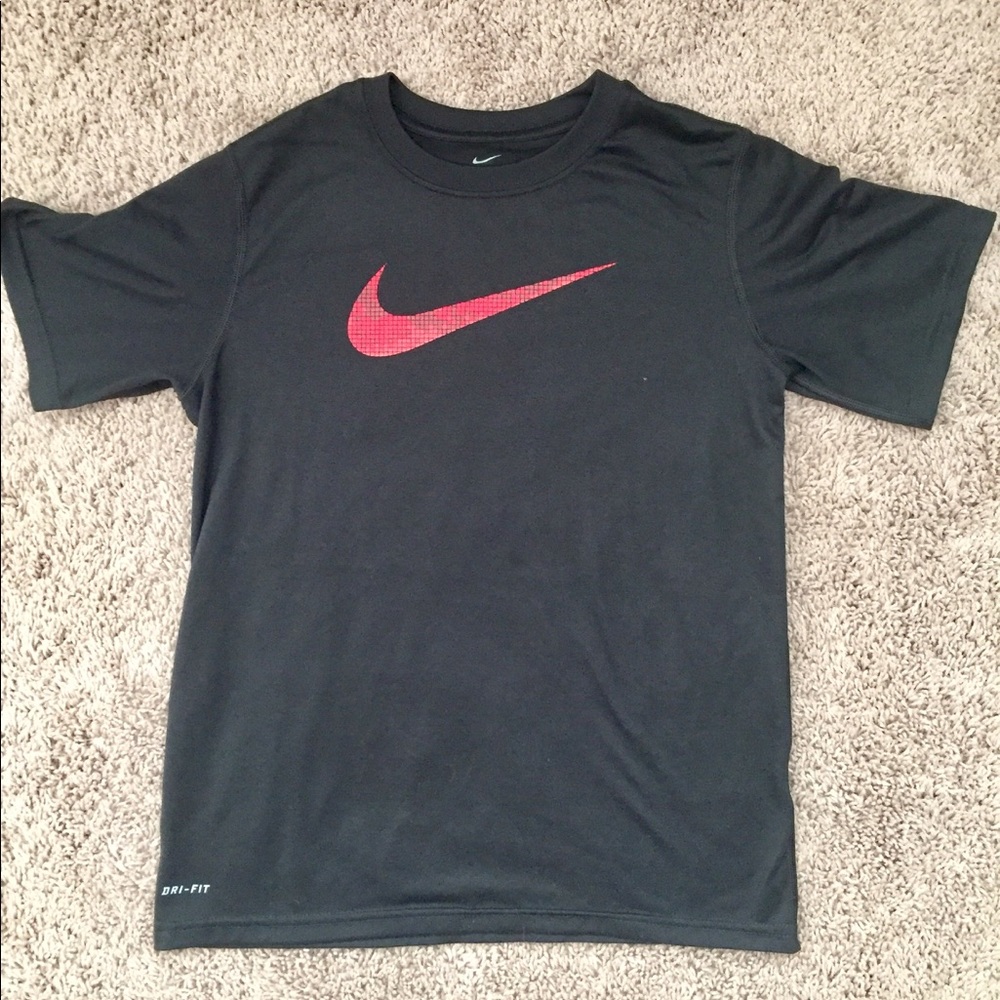 Boys Nike Dri-Fit T-Shirt - Size Medium
